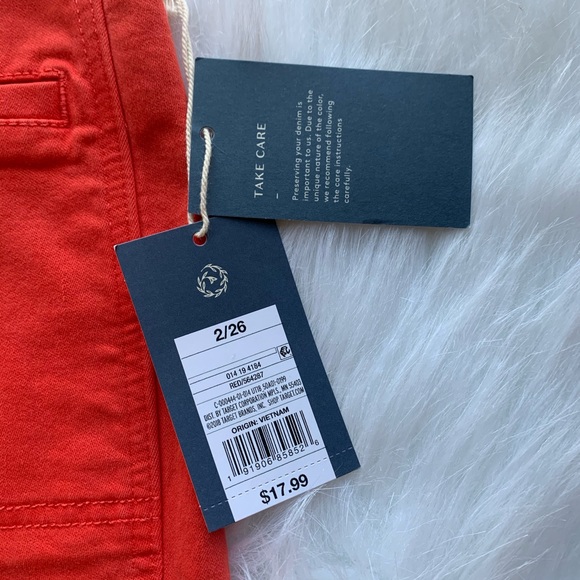 High Rise Midi Shorts Red - Picture 4 of 10